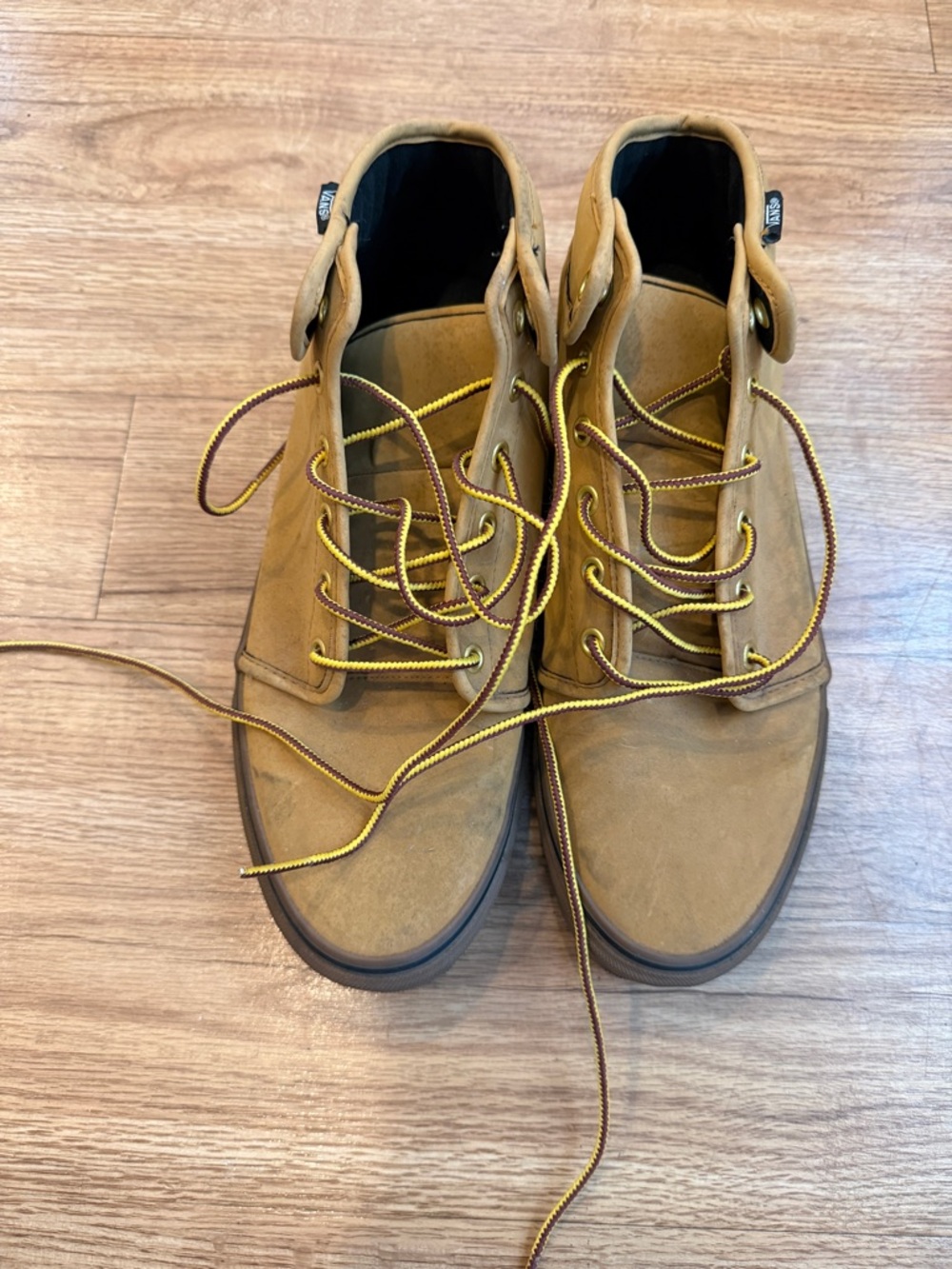 Men's Van Mid Buck